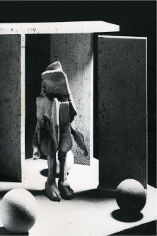 'Homme situé', liège et plâtre peint (1968). En couverture du catalogue d'exposition Artcurial, Paris (1984). © DR