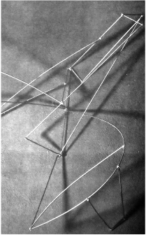 Accès aux livres illustrés par Isabelle Waldberg. 'Un linge peut être', construction, hêtre (1943), reproduite dans 'Masque à lame', de Robert Lebel (1944). © Bramer